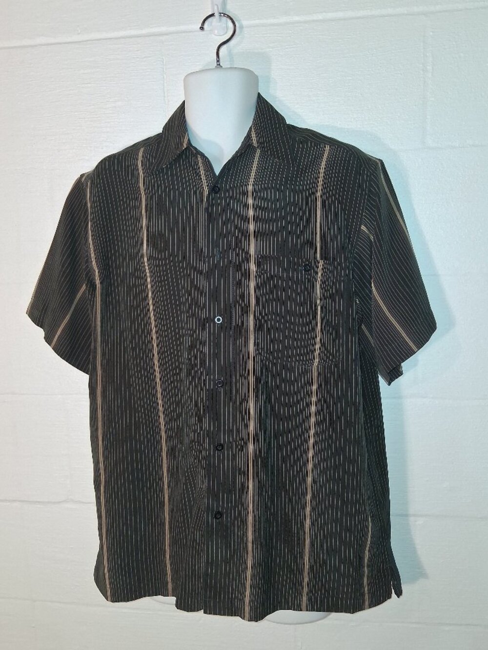 Haggar Luxury Men's Button Up Short Sleeve Collar Shirt Brown Tan Stripe Sz Med